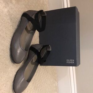 Ballet flats with elastic ankle straps